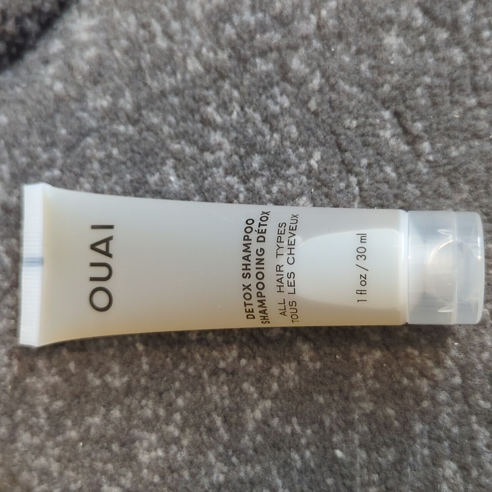 OUAI very Mini 30 ml Detox Shampoo travel size brand new